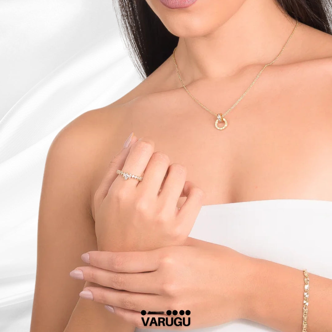 Anillo en baño de oro con piedras Diamonice