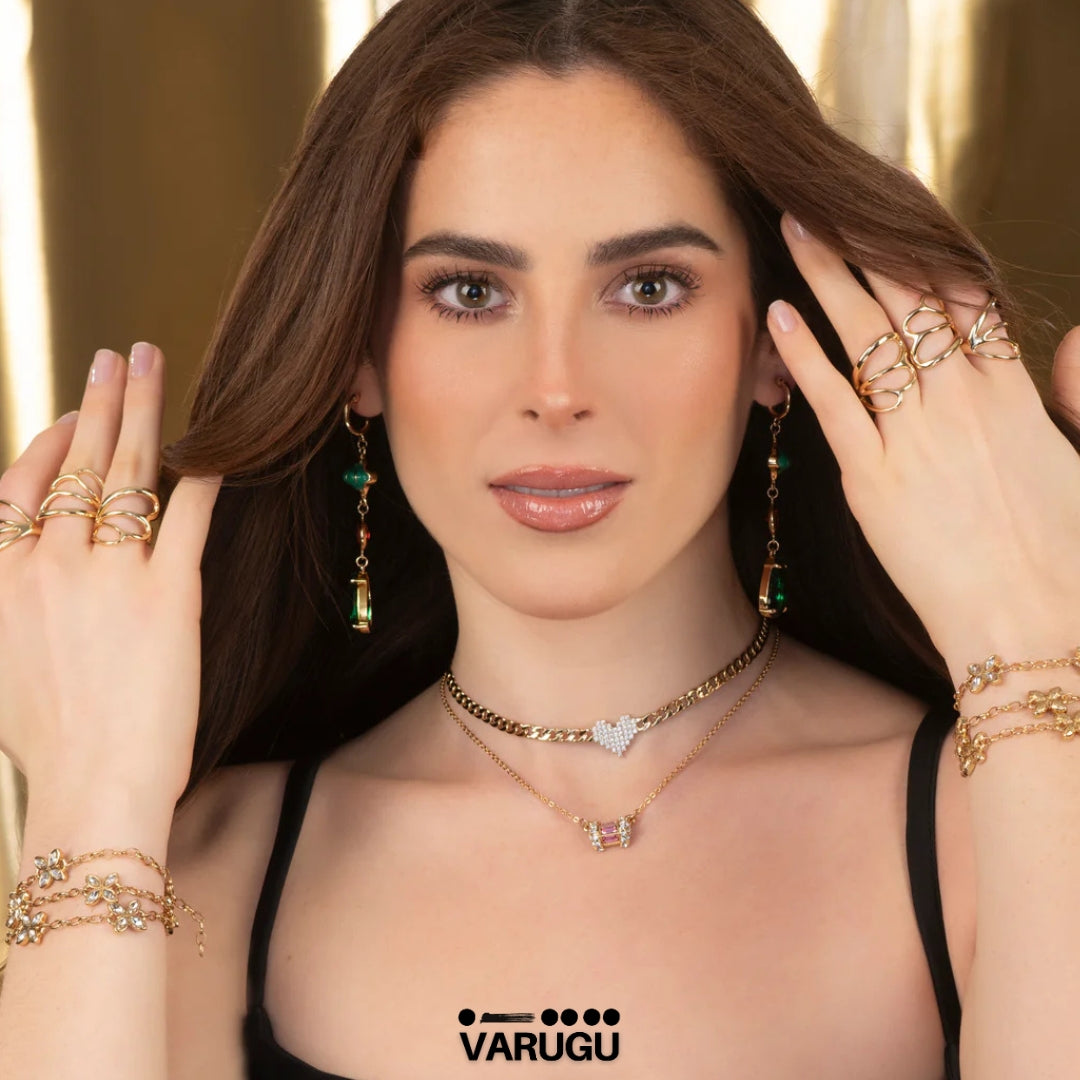 Anillo ajustable de baño de oro con diseño de capas