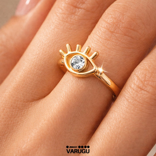 Anillo en baño de oro con diseño de ojo y toque brillante