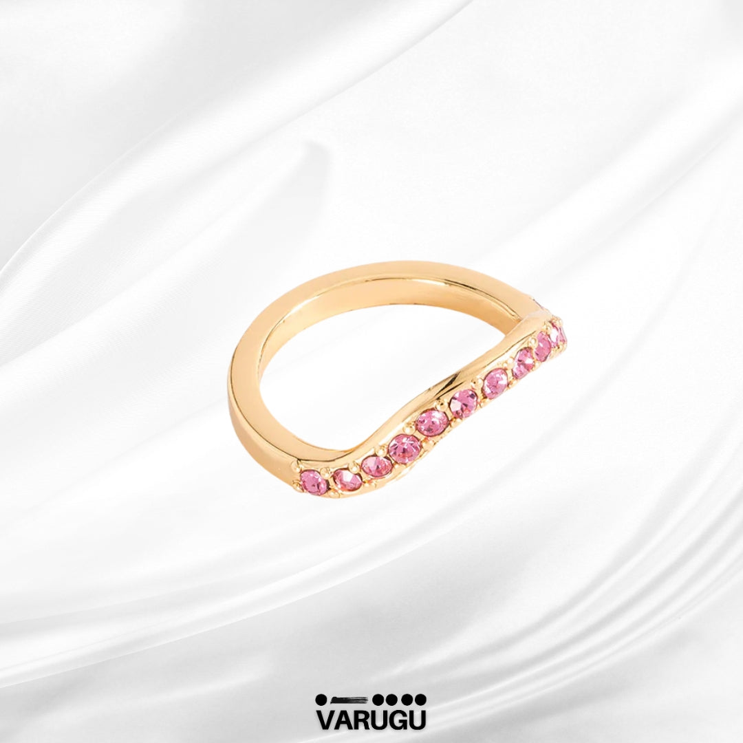 Anillo churumbela con baño de oro y piedras rosas