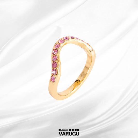 Anillo churumbela con baño de oro y piedras rosas