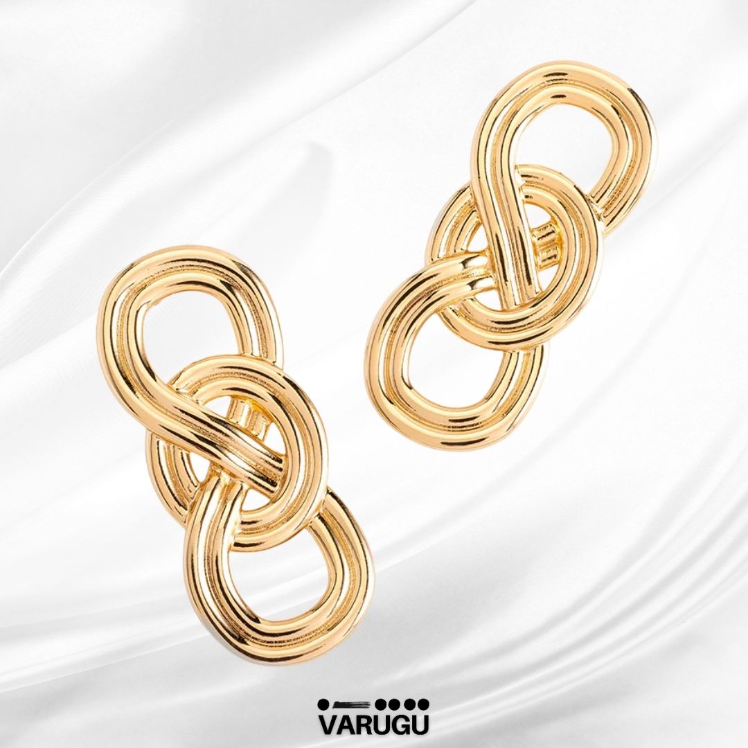 Aretes con eslabones entrelazados en baño de oro