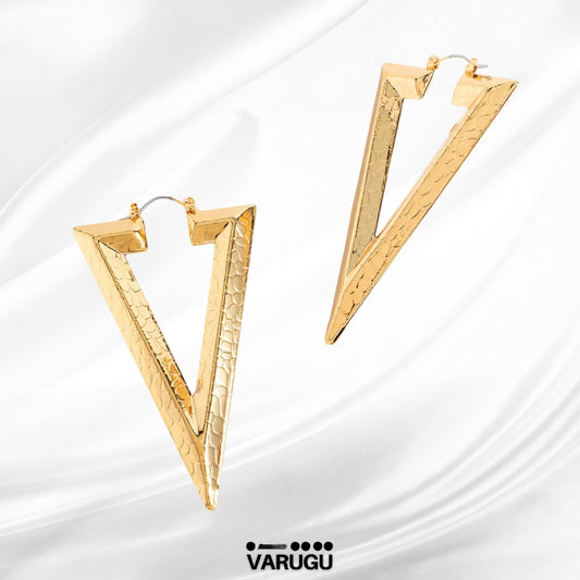 Aretes largos forma V baño de oro