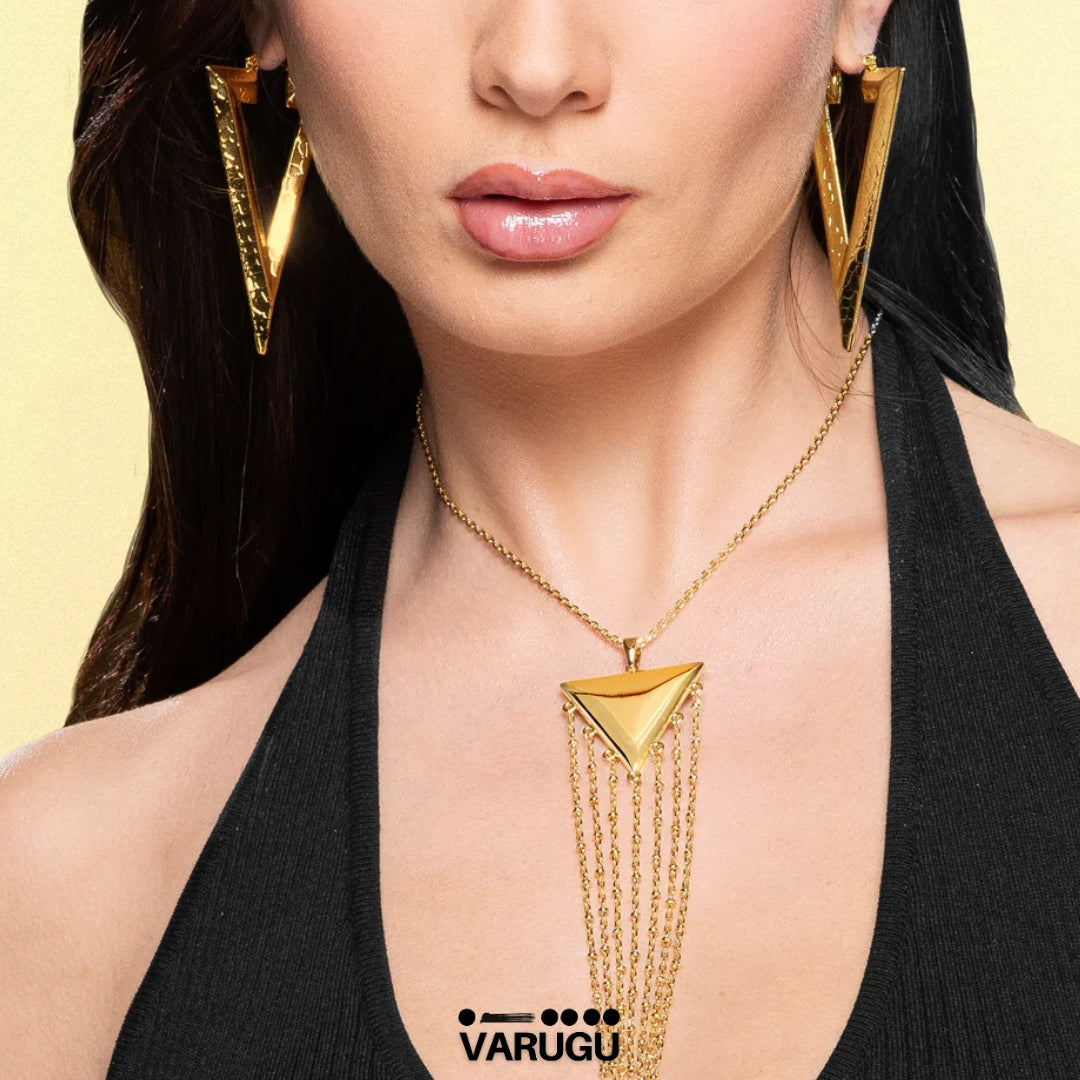 Aretes largos forma V baño de oro