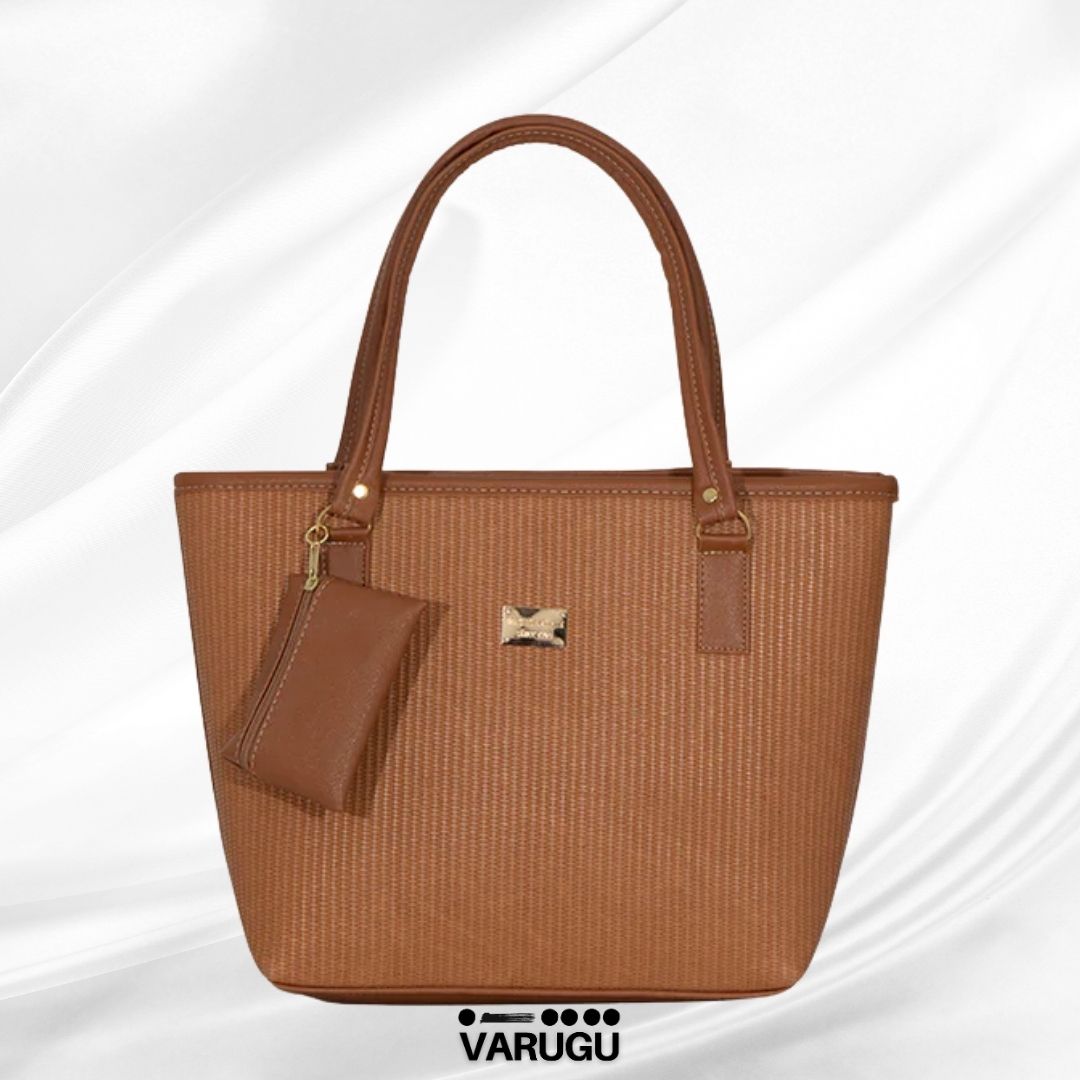 Bolsa grande con detalles metálicos