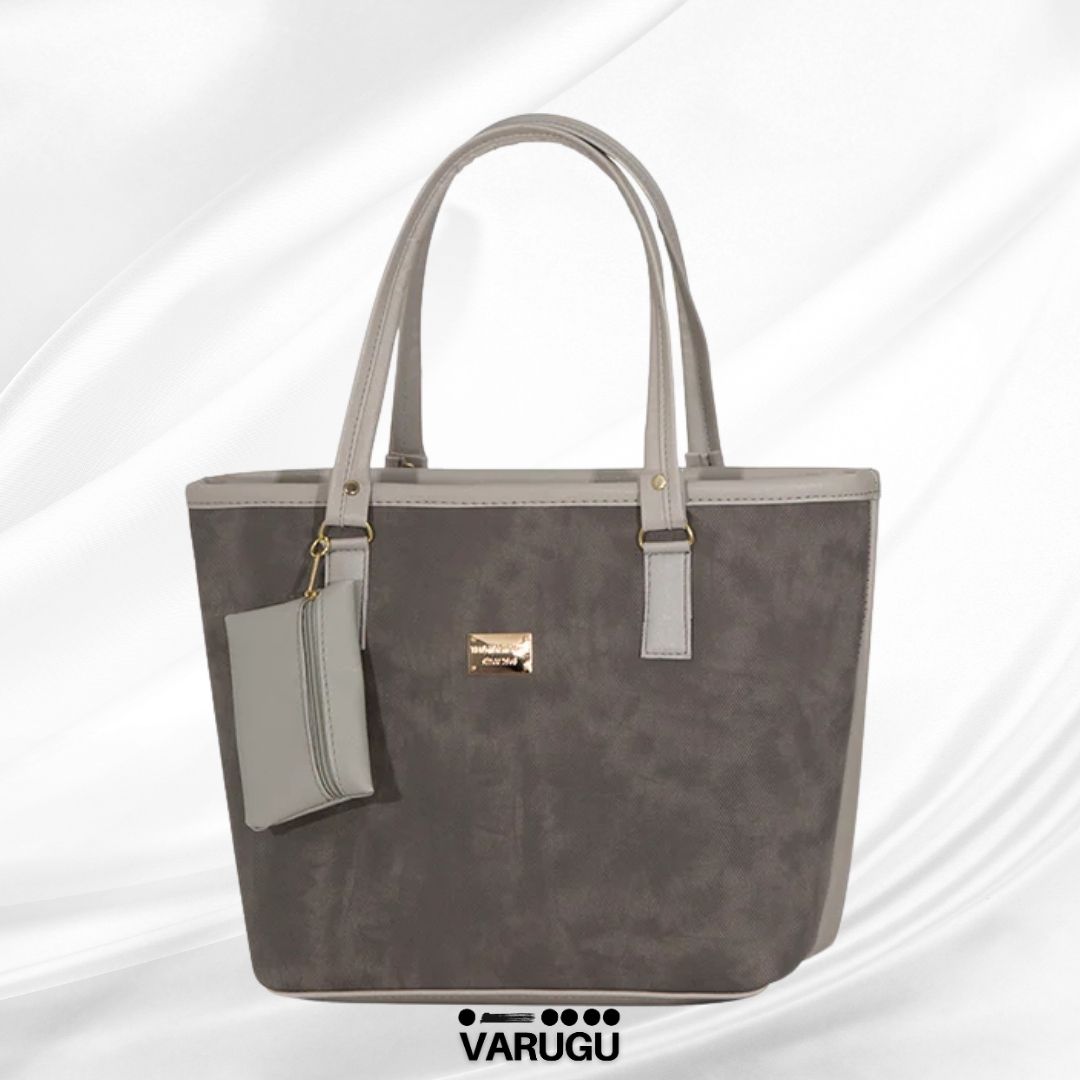 Bolsa grande con detalles metálicos