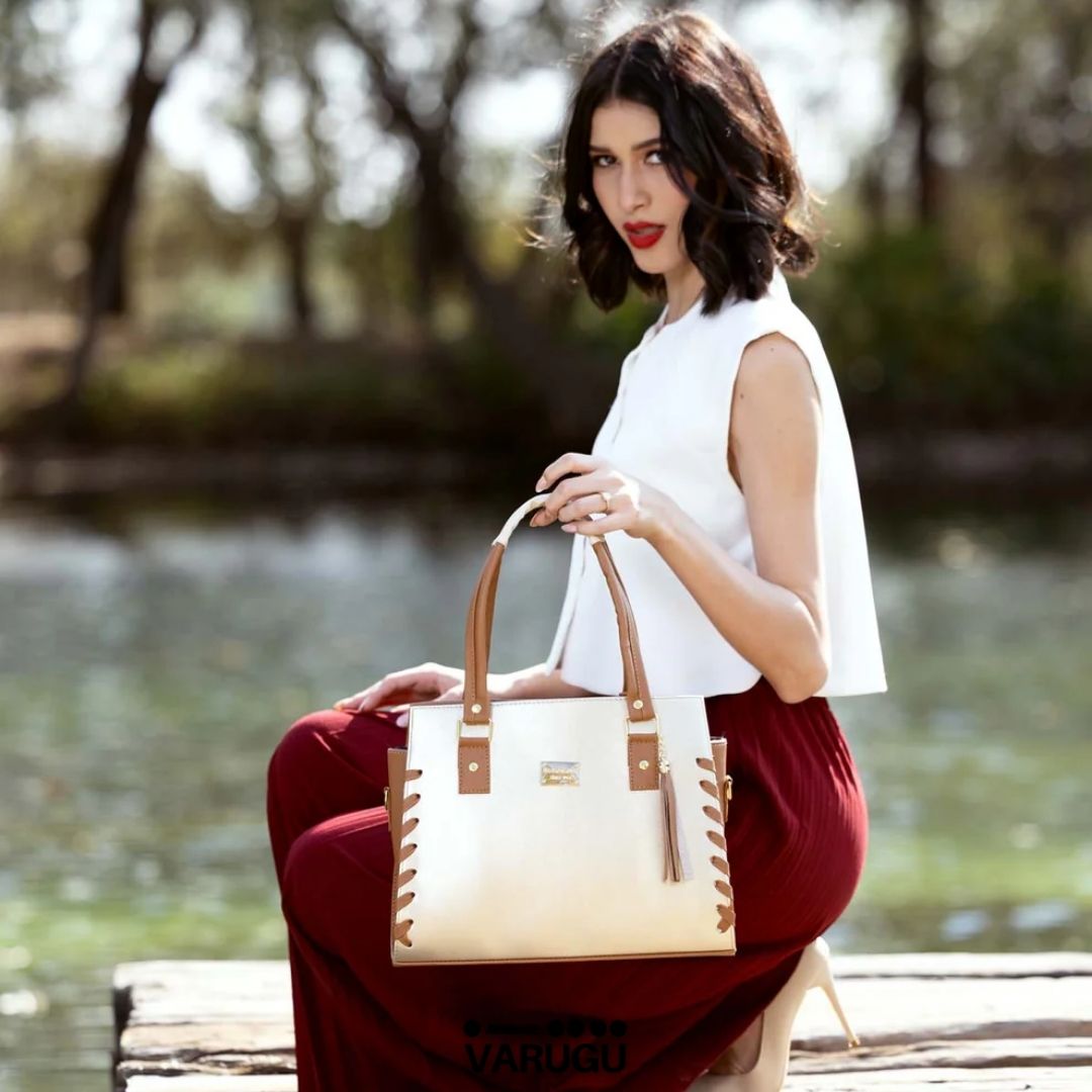 Bolsa con detalles en las orillas