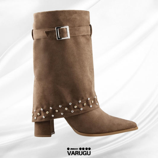 Botas de mujer café claro con piedras plateadas
