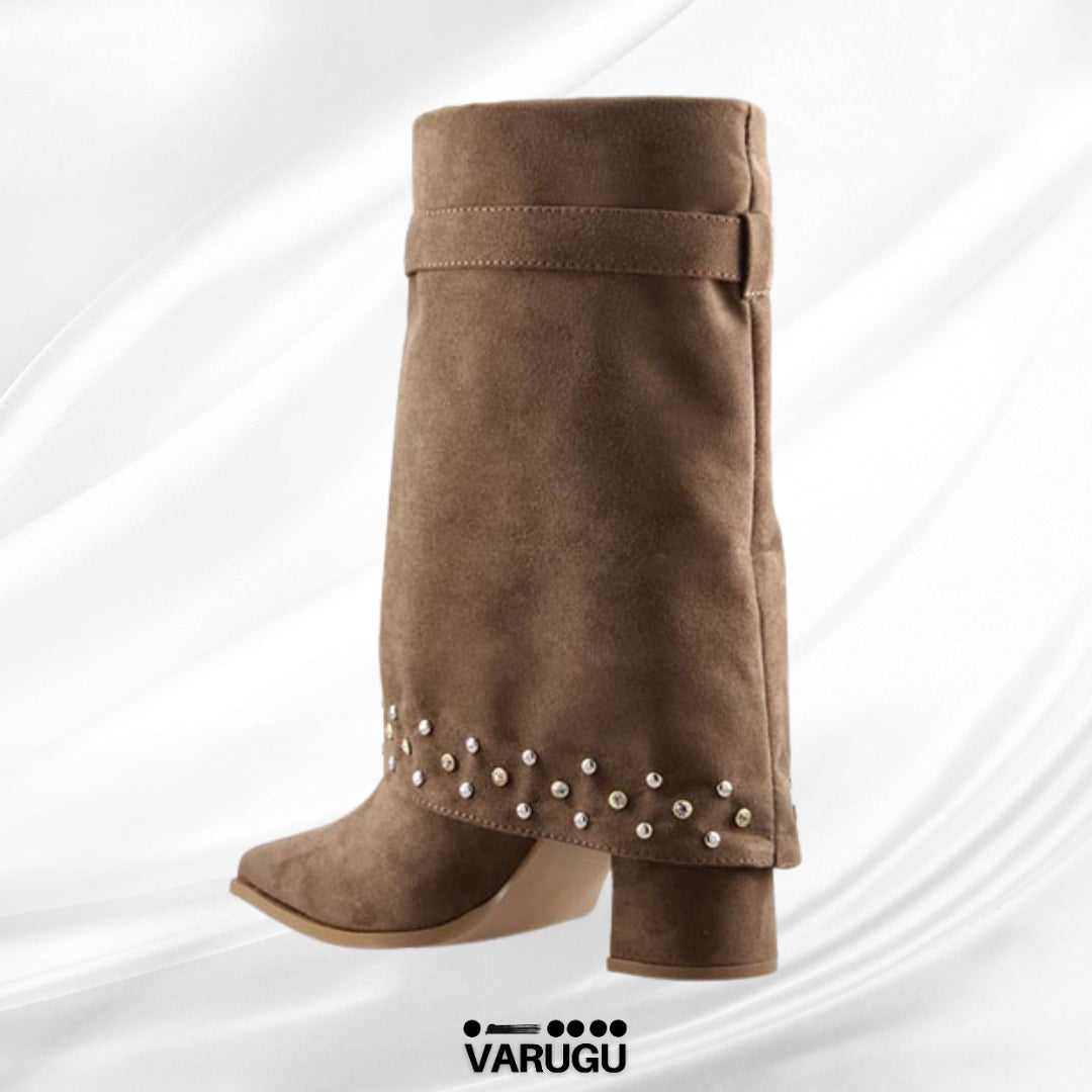 Botas de mujer café claro con piedras plateadas