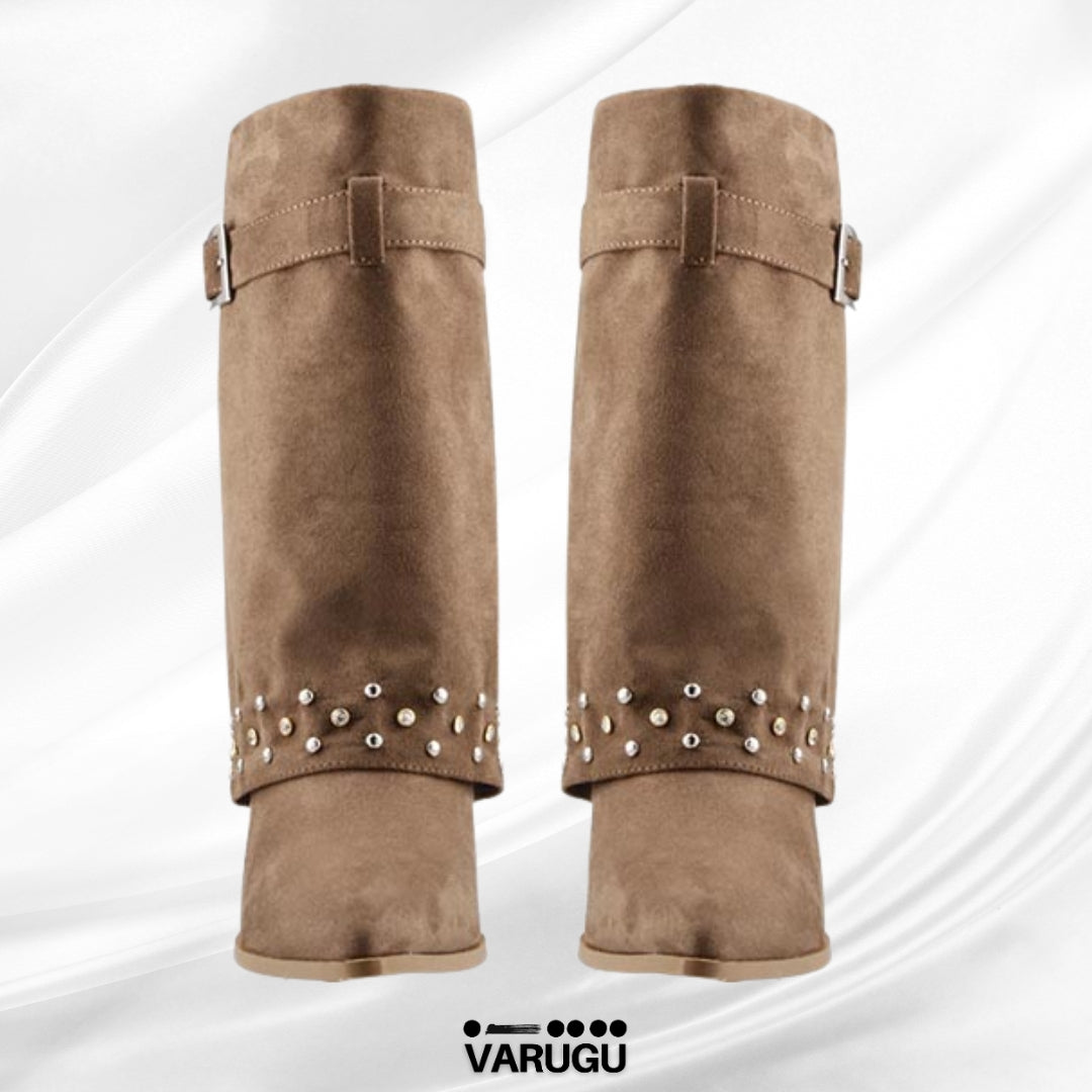 Botas de mujer café claro con piedras plateadas