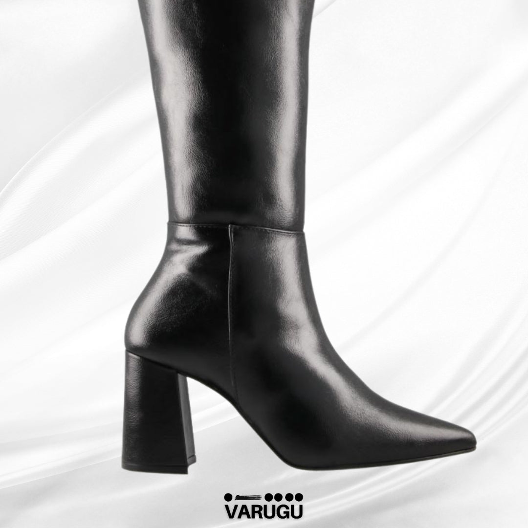 Botas largas con punta elegante color negro