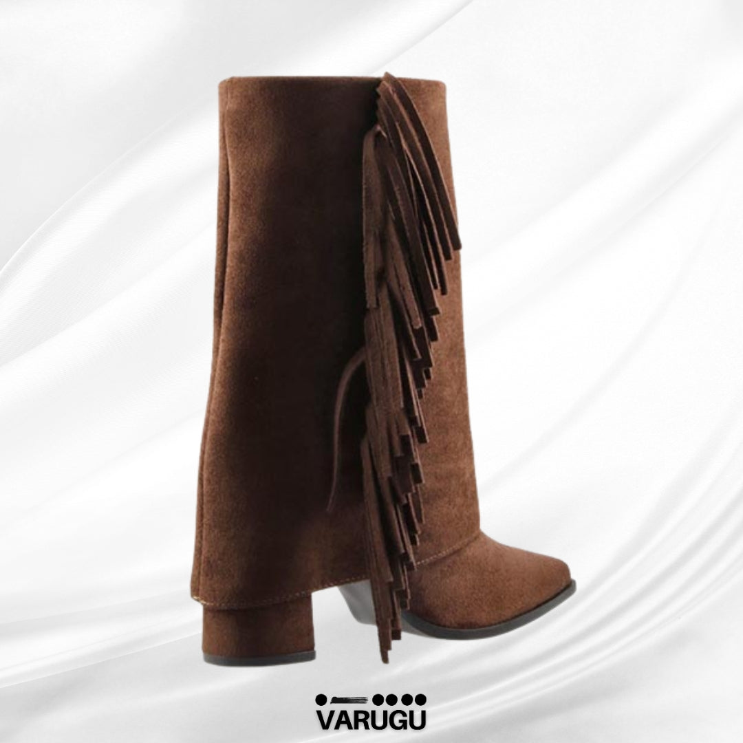 Botas café para mujer con colgantes