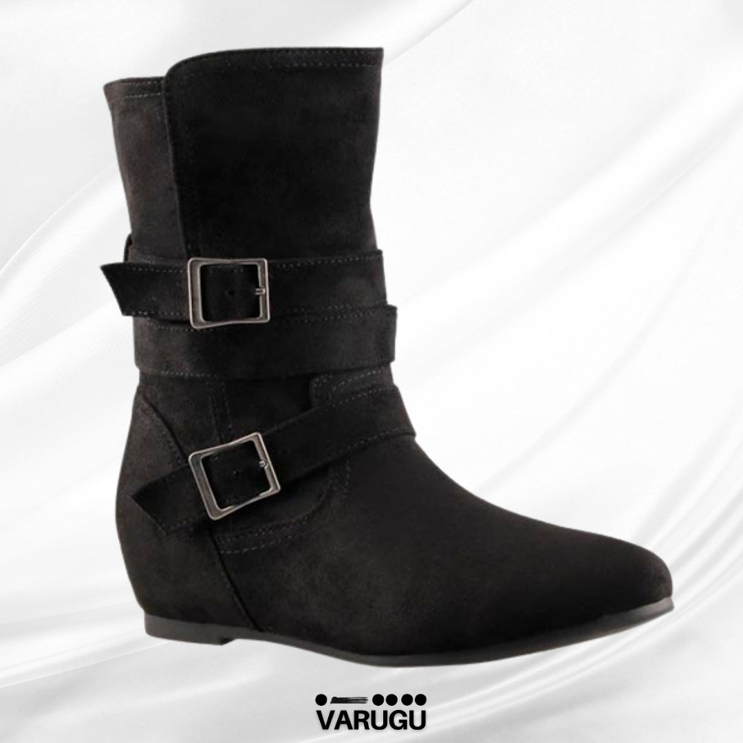 Botas color negro con dos cinturones