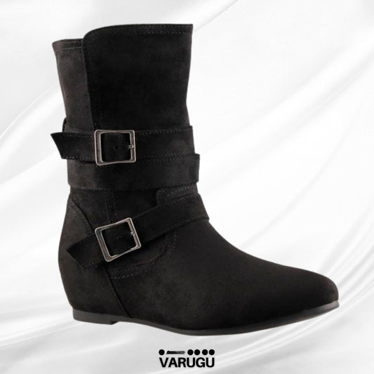 Botas color negro con dos cinturones