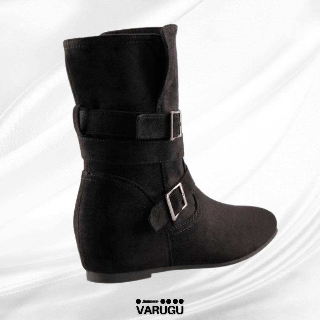 Botas color negro con dos cinturones