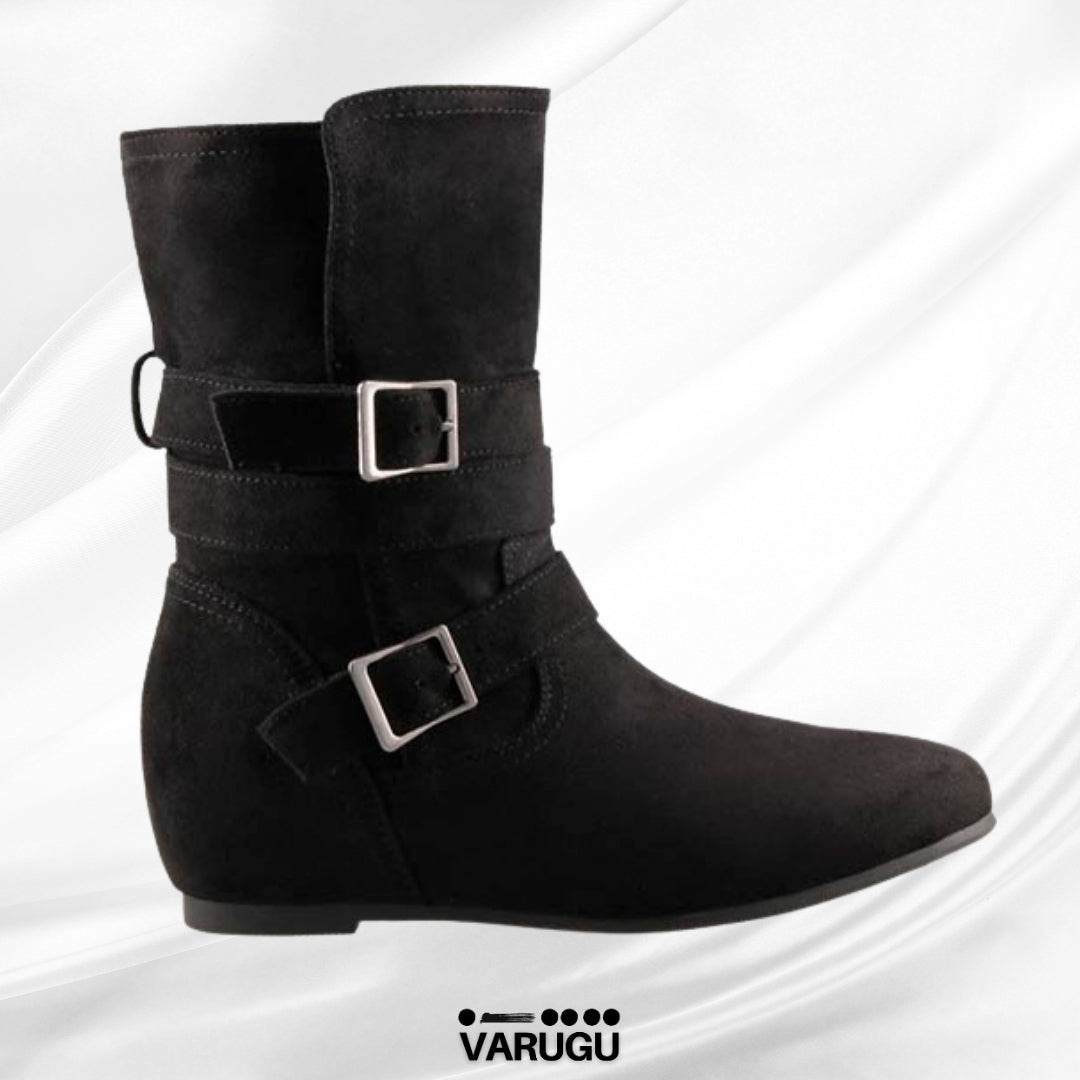 Botas color negro con dos cinturones