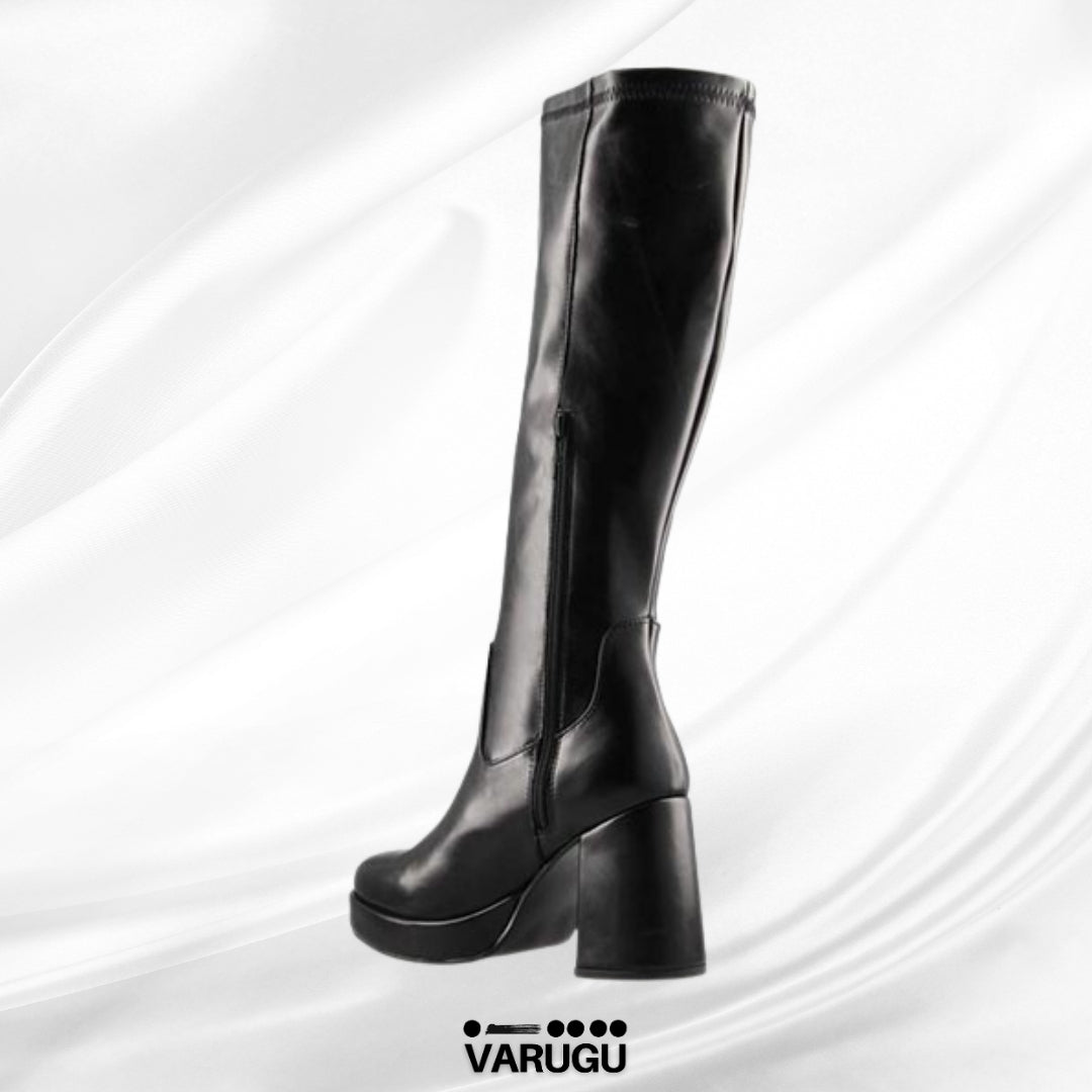 Botas largas negras pegadas dama