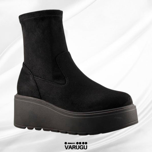 Botas negras con tacón corrido plataforma