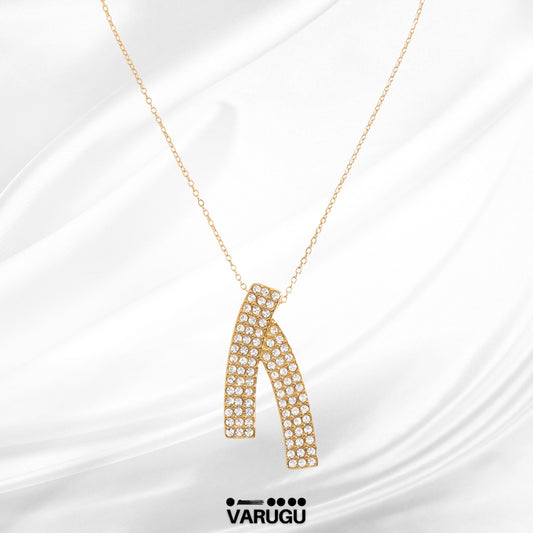 Collar con dijes de piedras baño de oro