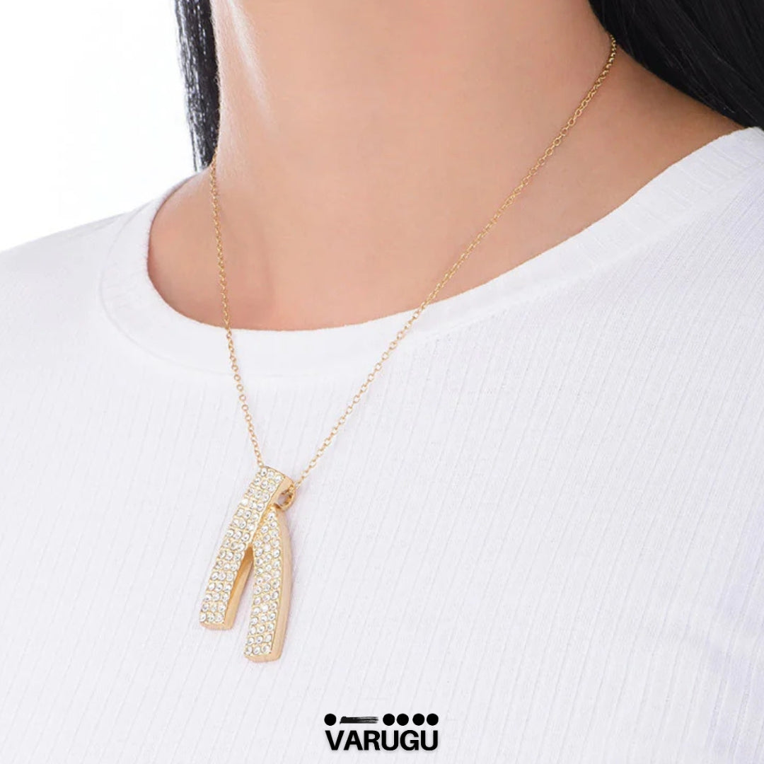 Collar con dijes de piedras baño de oro