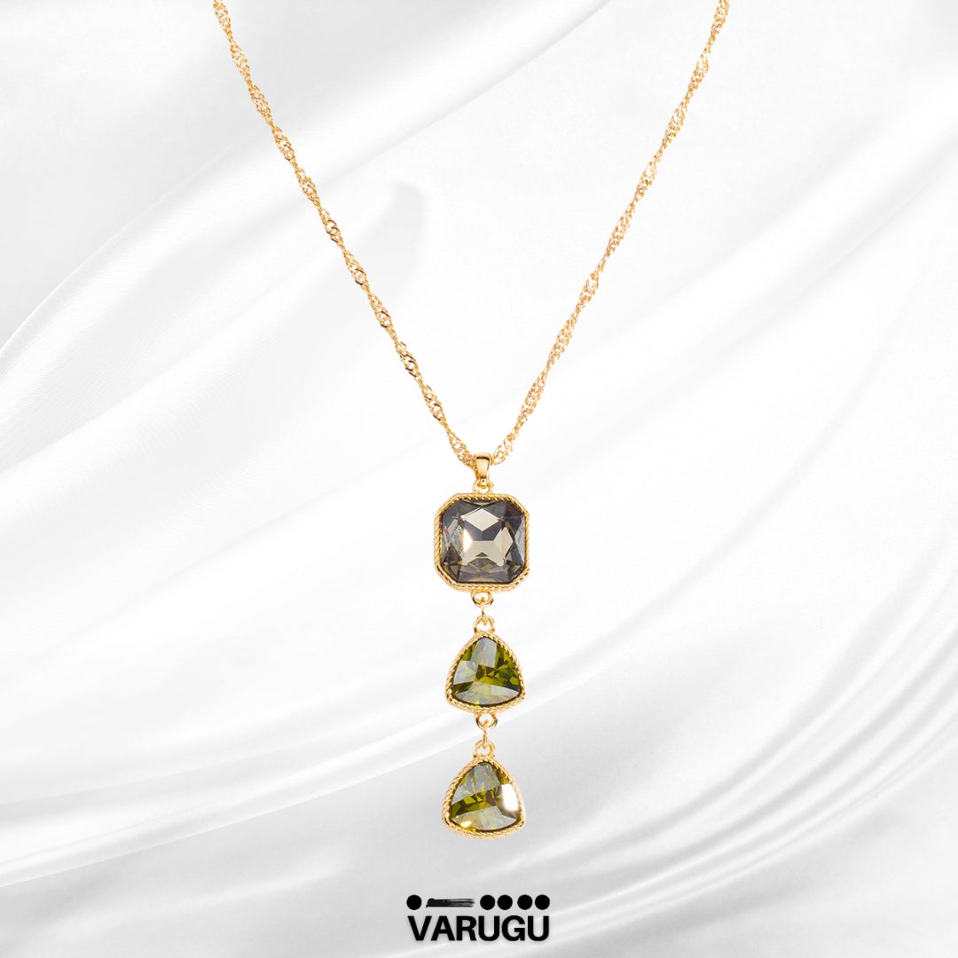 Collar baño de oro con piedras verde olivo