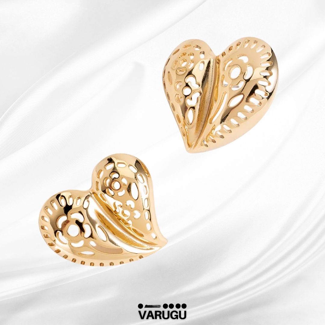 Aretes con diseño corazón en baño de oro