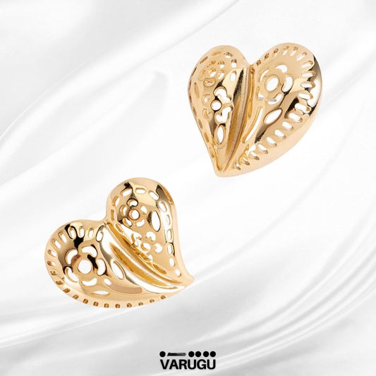 Aretes con diseño corazón en baño de oro
