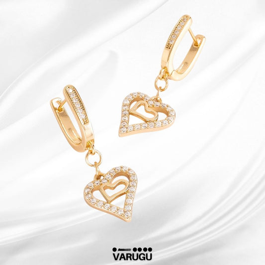 Aretes con corazones colgantes en baño de oro