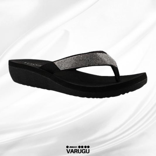 Sandalias negras con tira en dedo y brillosas