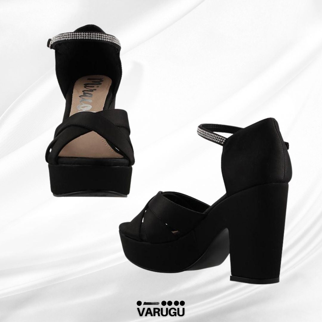 Zapatillas negras con pulsera plata