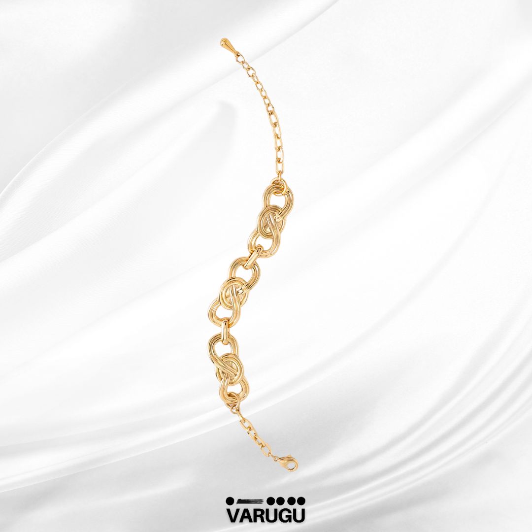 Pulsera con eslabones entrelazados en baño de oro