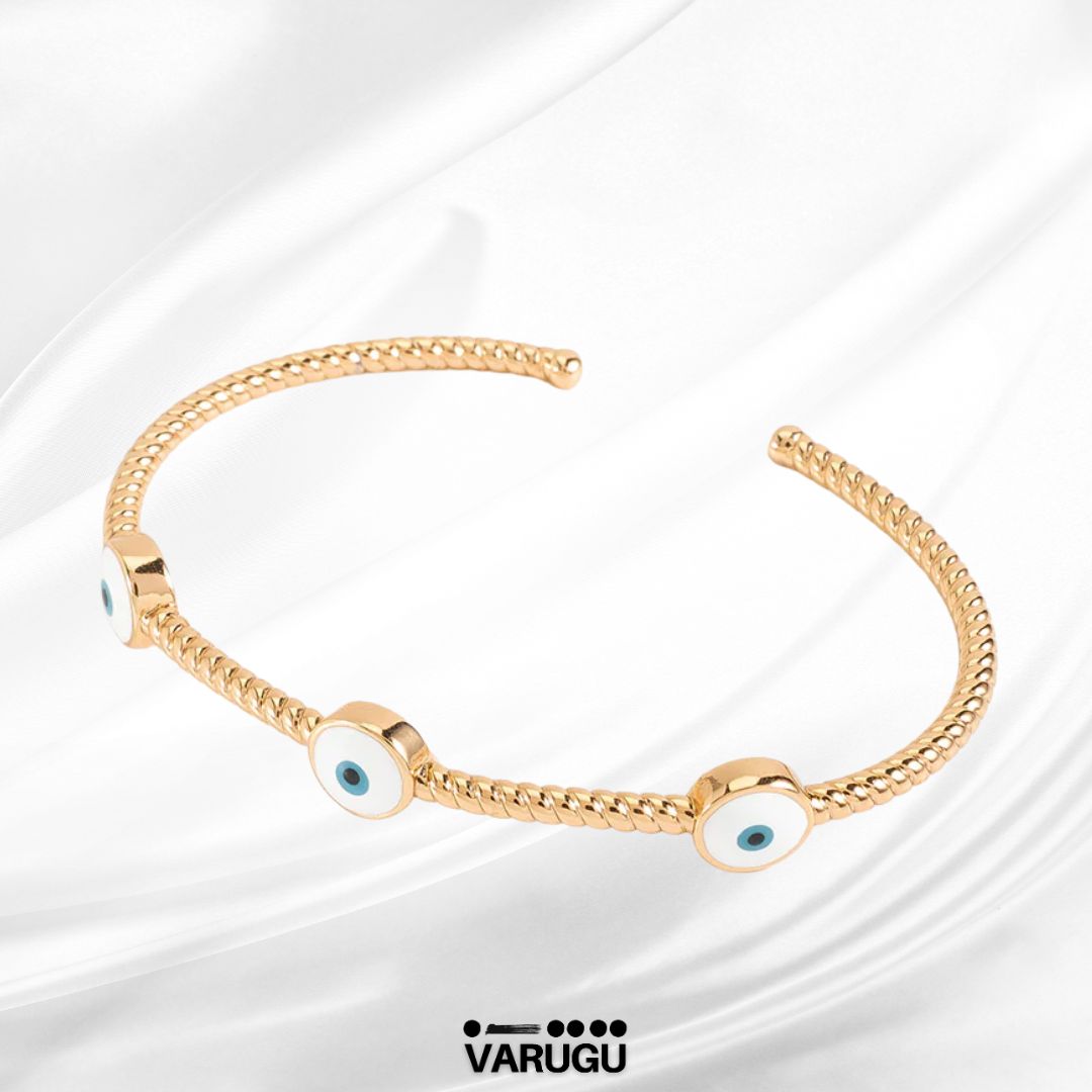 Pulsera con dijes de ojo turco en baño de oro