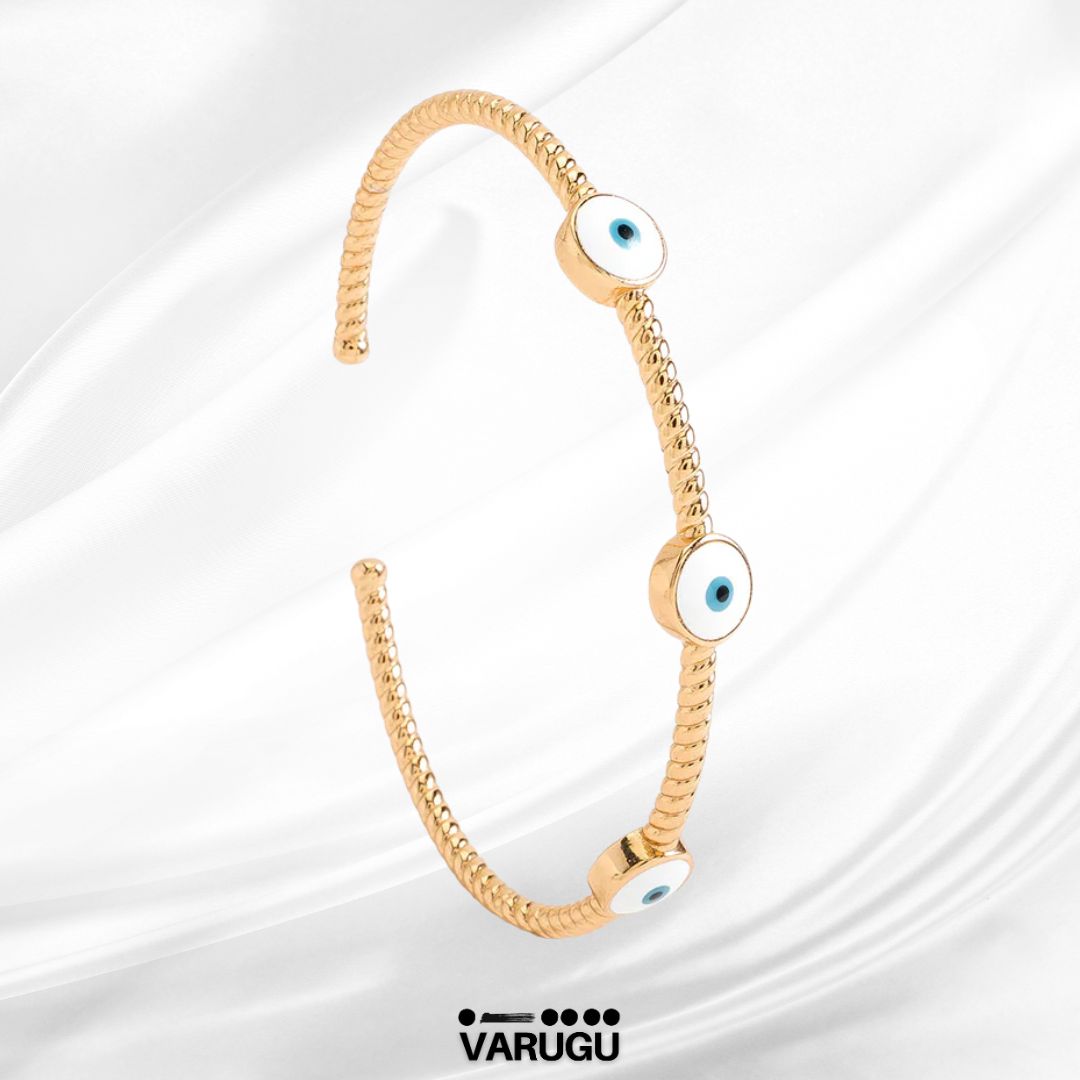 Pulsera con dijes de ojo turco en baño de oro