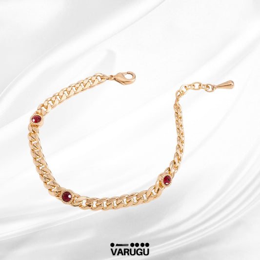 Pulsera con eslabones y piedras rojas en baño de oro
