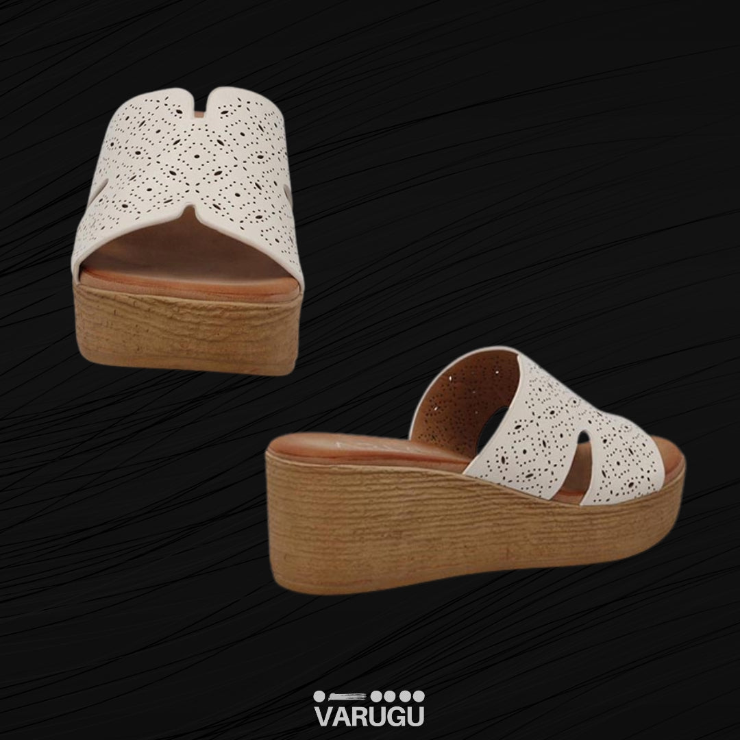Sandalias blancas con cintas decorativas