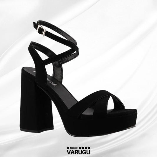 Zapatillas negra con pulsera