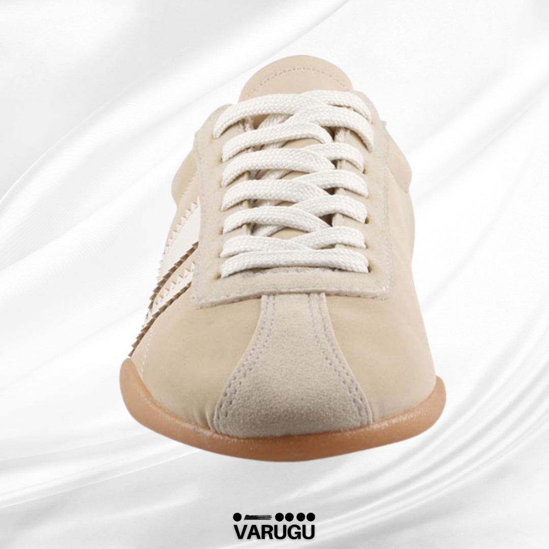 Tenis beige bajos de mujer