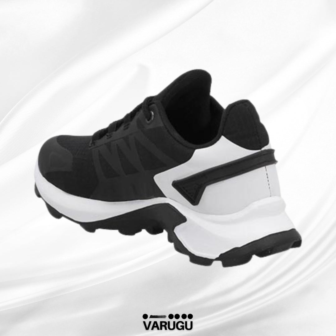 Tenis negros HGN de suela ranurada para mujer