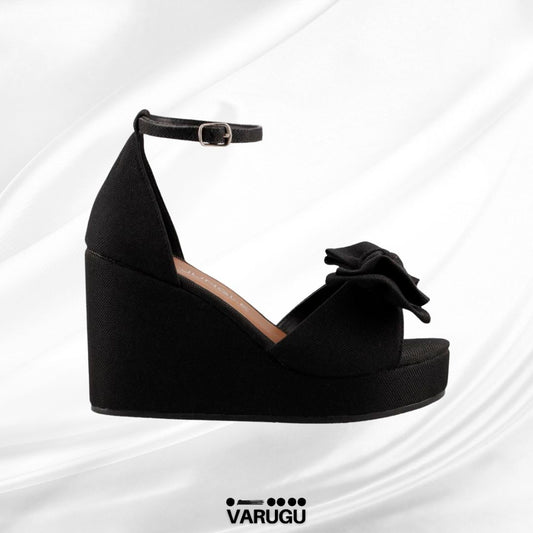 Zapatillas altas negras con moño