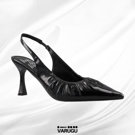 Zapatilla negra con punta elegantes