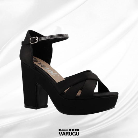 Zapatillas negras con pulsera plata