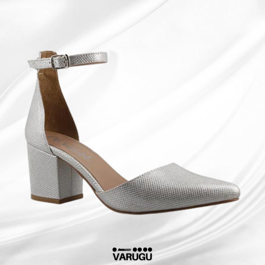 Zapatillas con hebilla en tobillo color plata
