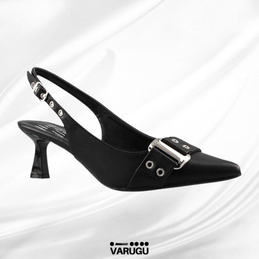 Zapatilla de punta negra con hebilla