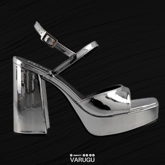 Zapatillas plata elegantes de tacón grueso