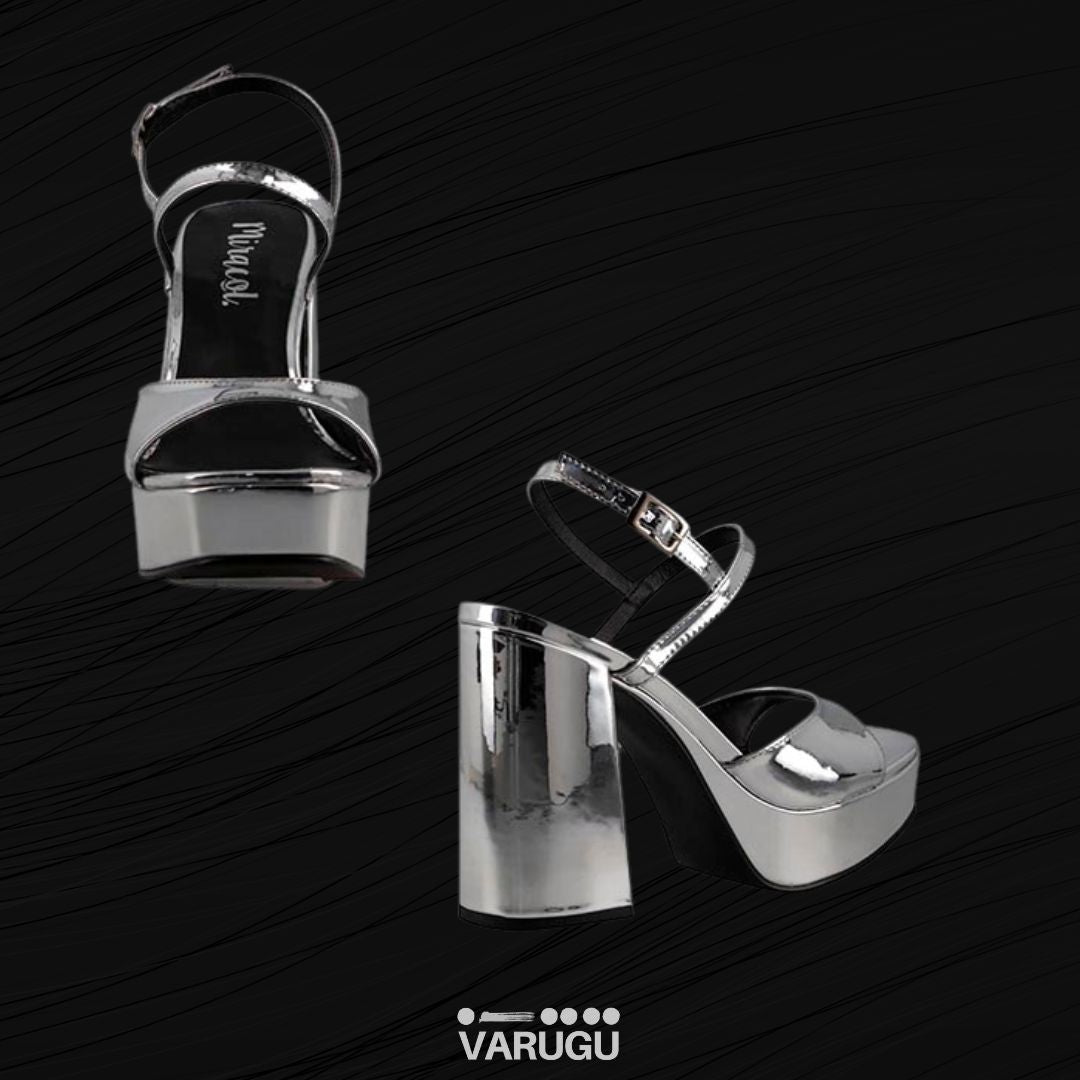Zapatillas plata elegantes de tacón grueso